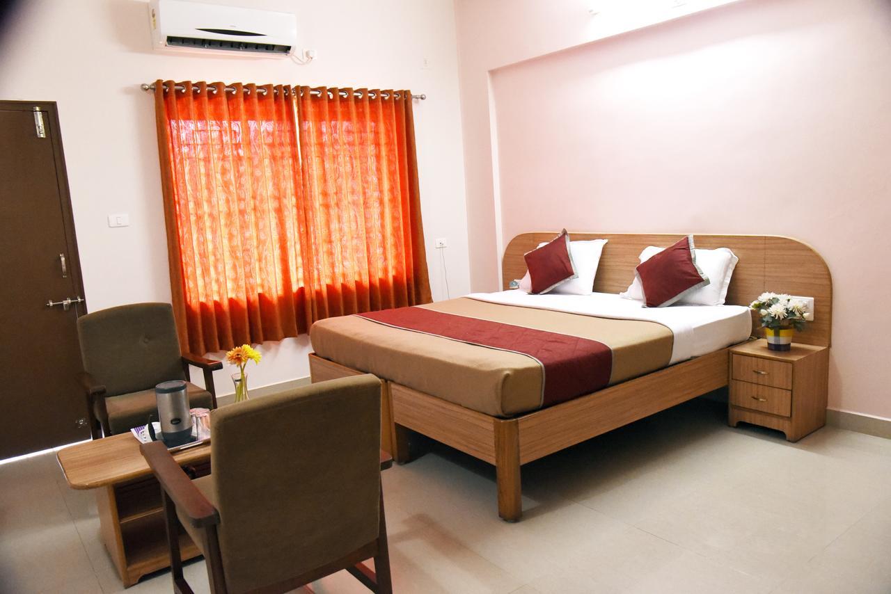 Hotel Slr Residency Subrahmanya Exterior foto