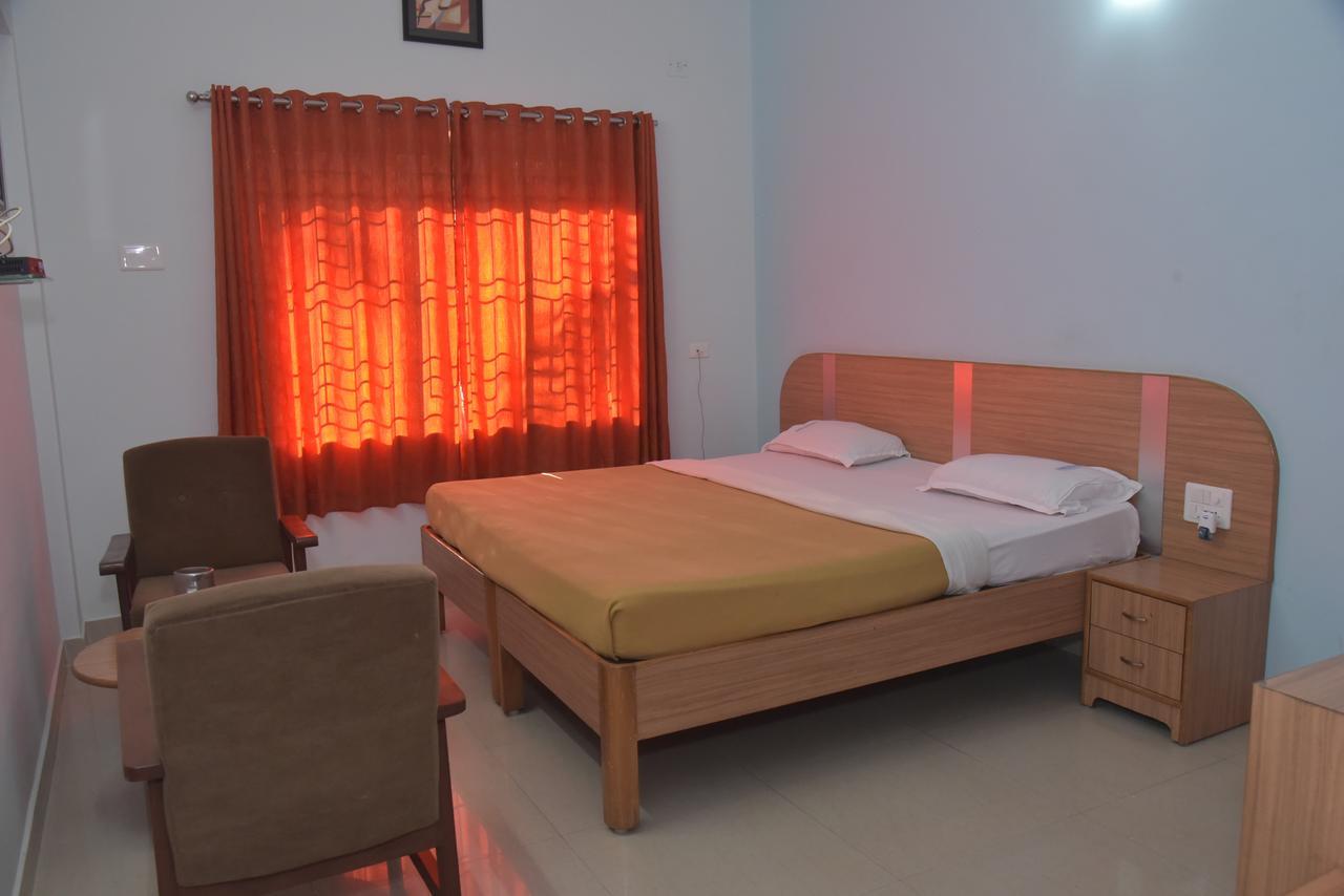 Hotel Slr Residency Subrahmanya Exterior foto