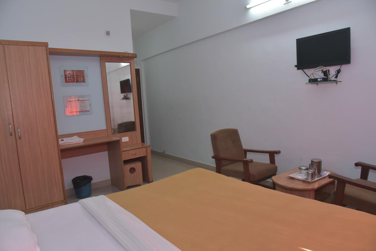 Hotel Slr Residency Subrahmanya Exterior foto