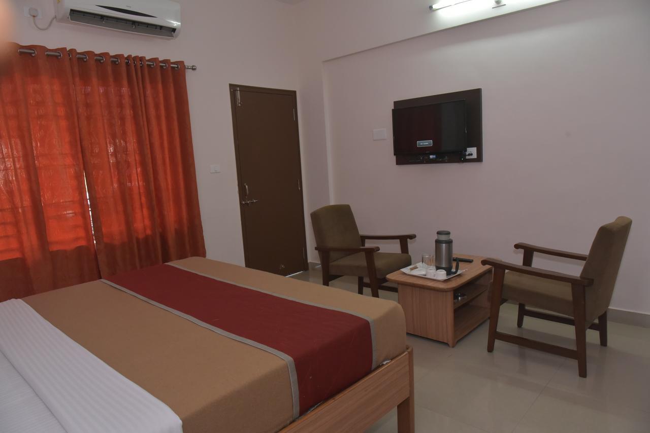 Hotel Slr Residency Subrahmanya Exterior foto
