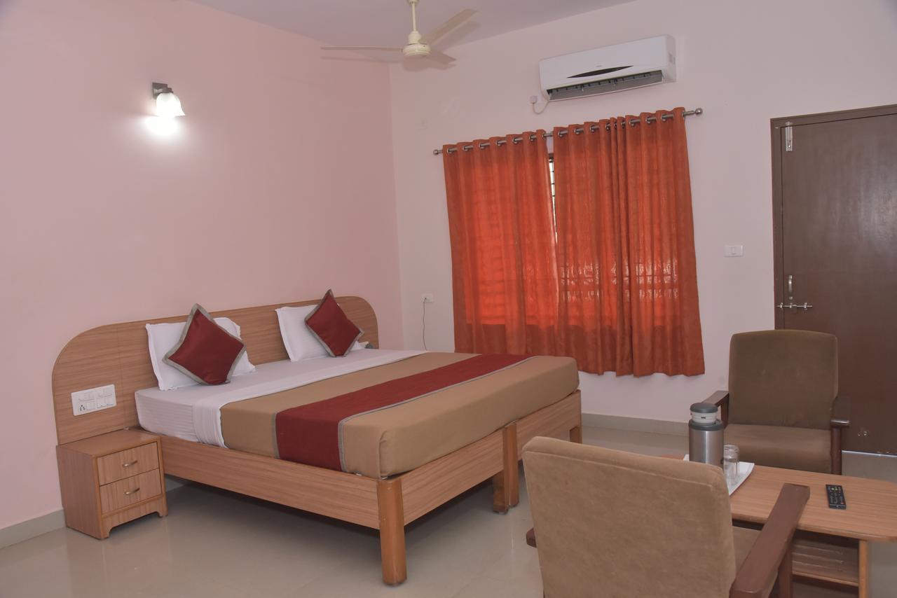 Hotel Slr Residency Subrahmanya Exterior foto